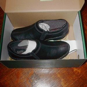 EASTLAND //  SIZE 7 WIDE